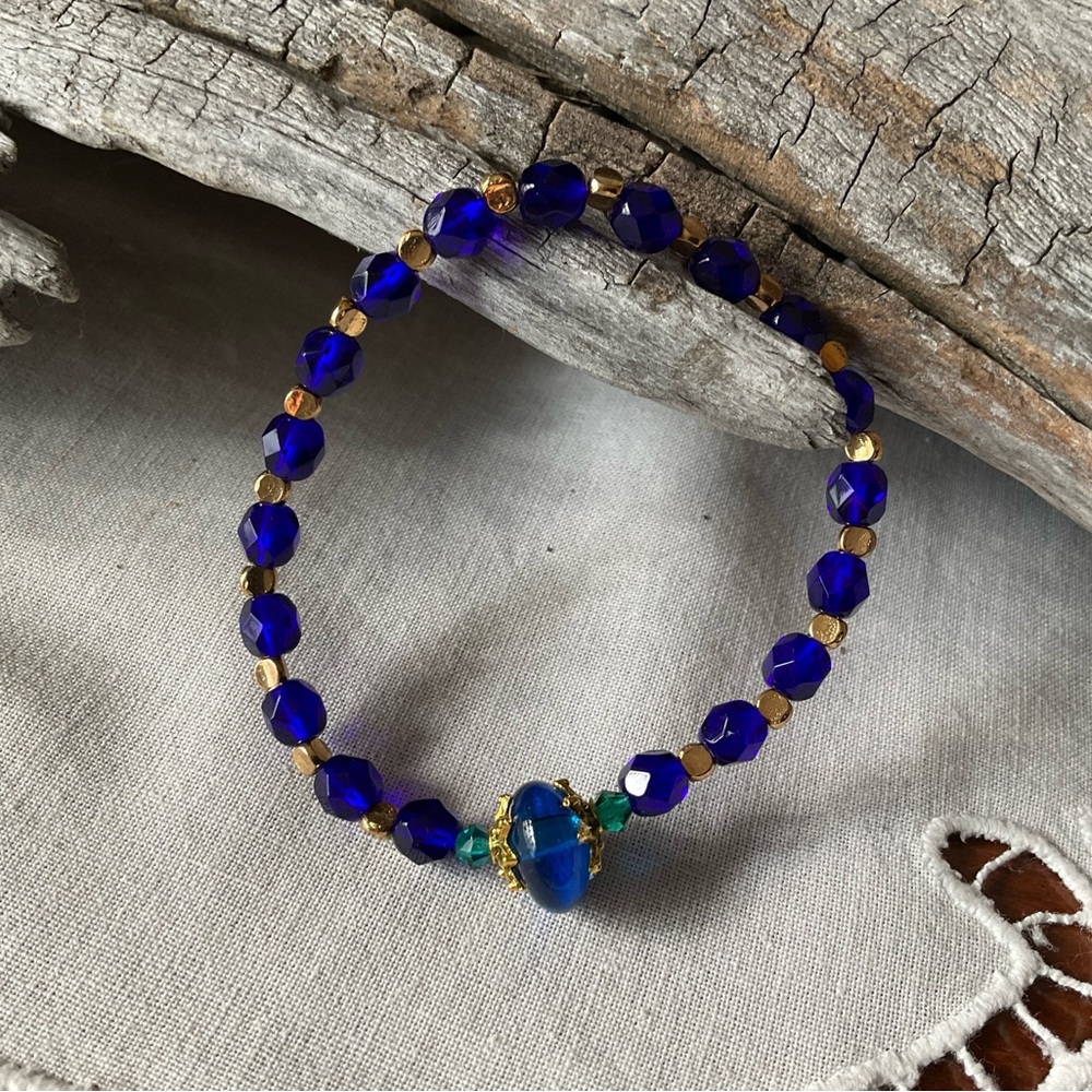 Elegant Blue and Gold Beaded Bracelet elastic